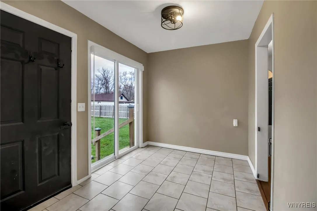 5048 Roseview Avenue, Hamburg, New York 14219, Hamburg, New York 14219, 3 Bedrooms Bedrooms, 6 Rooms Rooms,1 BathroomBathrooms,Residential,For Sale,5048 Roseview Avenue, Hamburg, New York 14219,0,B1651085