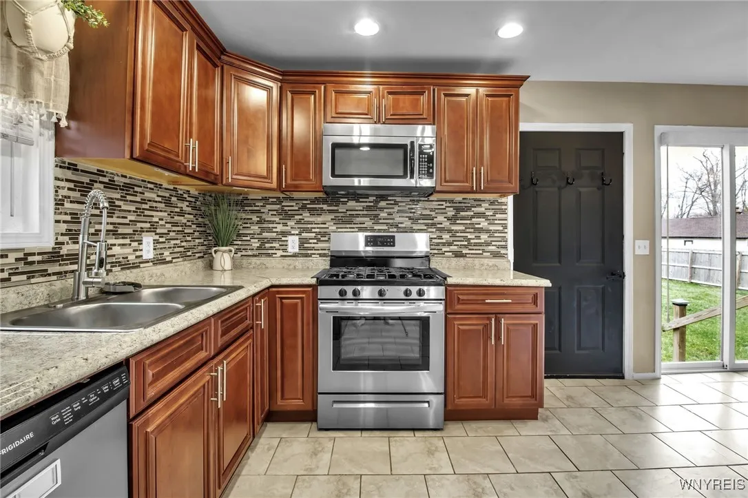 5048 Roseview Avenue, Hamburg, New York 14219, Hamburg, New York 14219, 3 Bedrooms Bedrooms, 6 Rooms Rooms,1 BathroomBathrooms,Residential,For Sale,5048 Roseview Avenue, Hamburg, New York 14219,0,B1651085