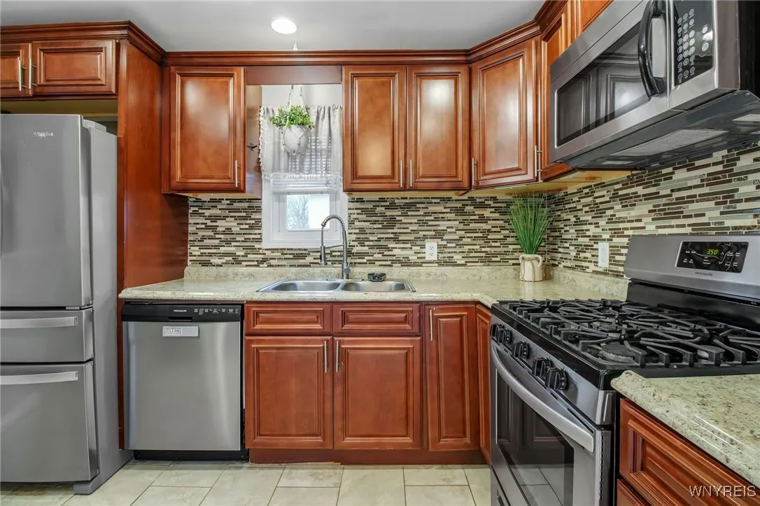 5048 Roseview Avenue, Hamburg, New York 14219, Hamburg, New York 14219, 3 Bedrooms Bedrooms, 6 Rooms Rooms,1 BathroomBathrooms,Residential,For Sale,5048 Roseview Avenue, Hamburg, New York 14219,0,B1651085