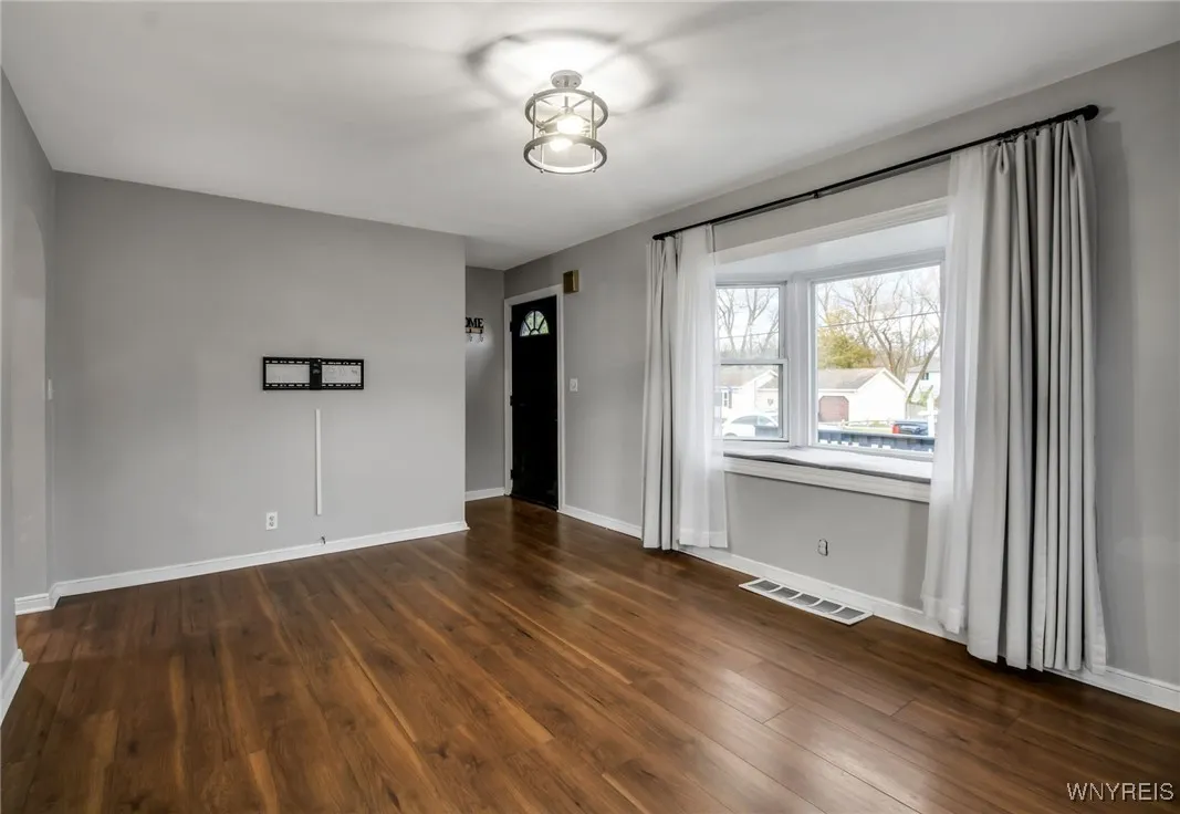 5048 Roseview Avenue, Hamburg, New York 14219, Hamburg, New York 14219, 3 Bedrooms Bedrooms, 6 Rooms Rooms,1 BathroomBathrooms,Residential,For Sale,5048 Roseview Avenue, Hamburg, New York 14219,0,B1651085