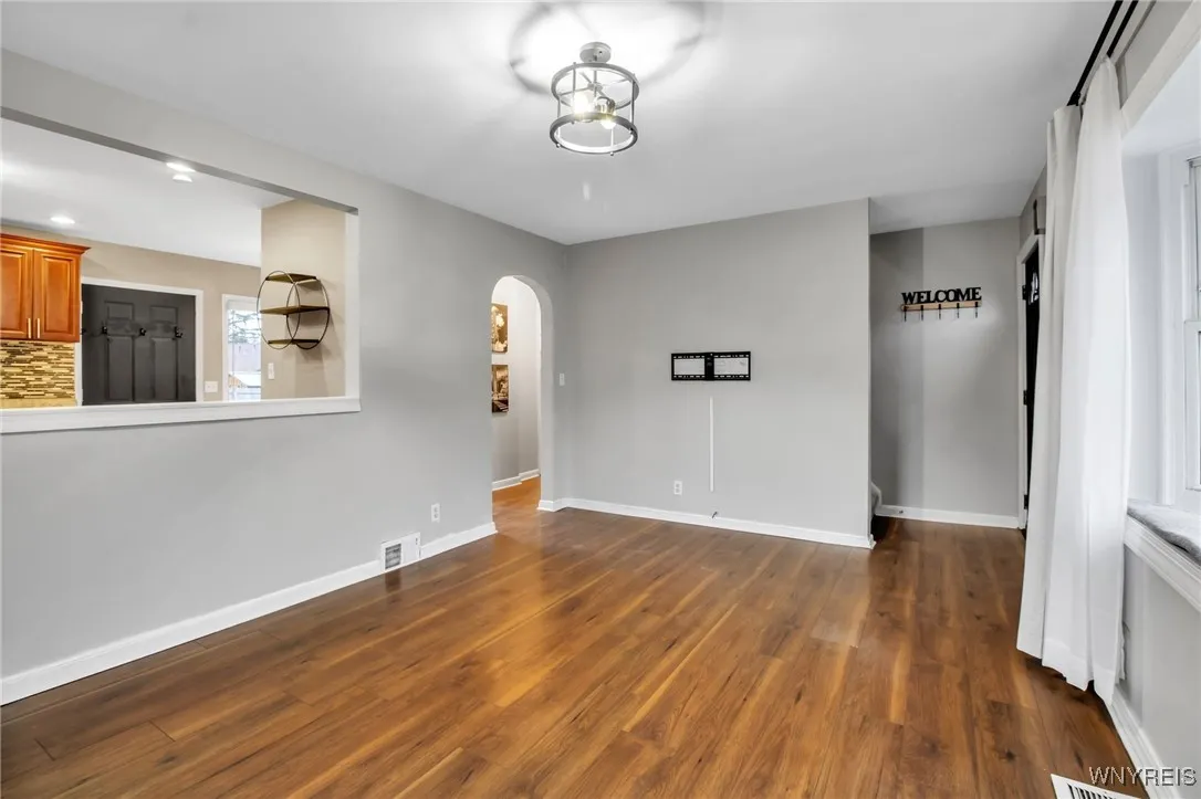 5048 Roseview Avenue, Hamburg, New York 14219, Hamburg, New York 14219, 3 Bedrooms Bedrooms, 6 Rooms Rooms,1 BathroomBathrooms,Residential,For Sale,5048 Roseview Avenue, Hamburg, New York 14219,0,B1651085