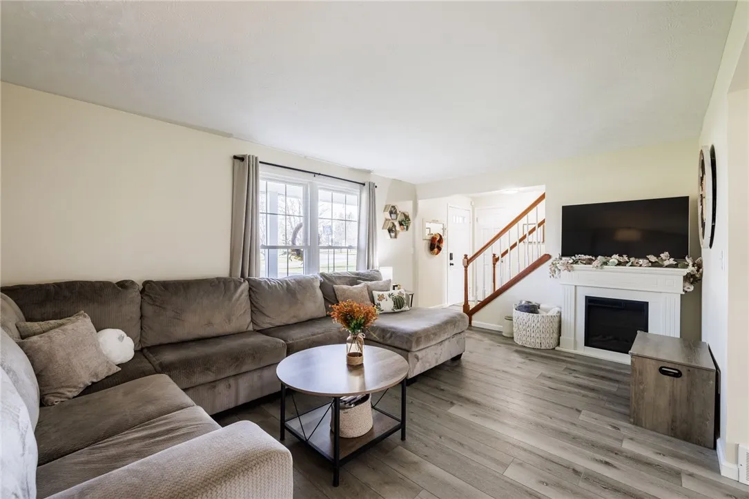 36 Rochelle Drive, Chili, New York 14428, Chili, New York 14428, 3 Bedrooms Bedrooms, 6 Rooms Rooms,2 BathroomsBathrooms,Residential,For Sale,36 Rochelle Drive, Chili, New York 14428,0,R1651632