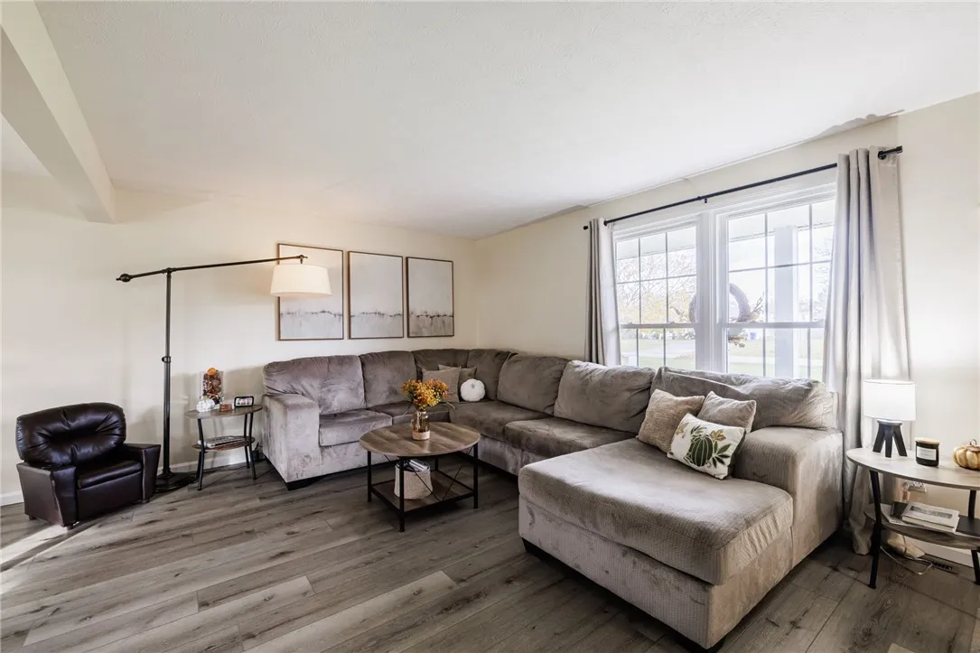 36 Rochelle Drive, Chili, New York 14428, Chili, New York 14428, 3 Bedrooms Bedrooms, 6 Rooms Rooms,2 BathroomsBathrooms,Residential,For Sale,36 Rochelle Drive, Chili, New York 14428,0,R1651632