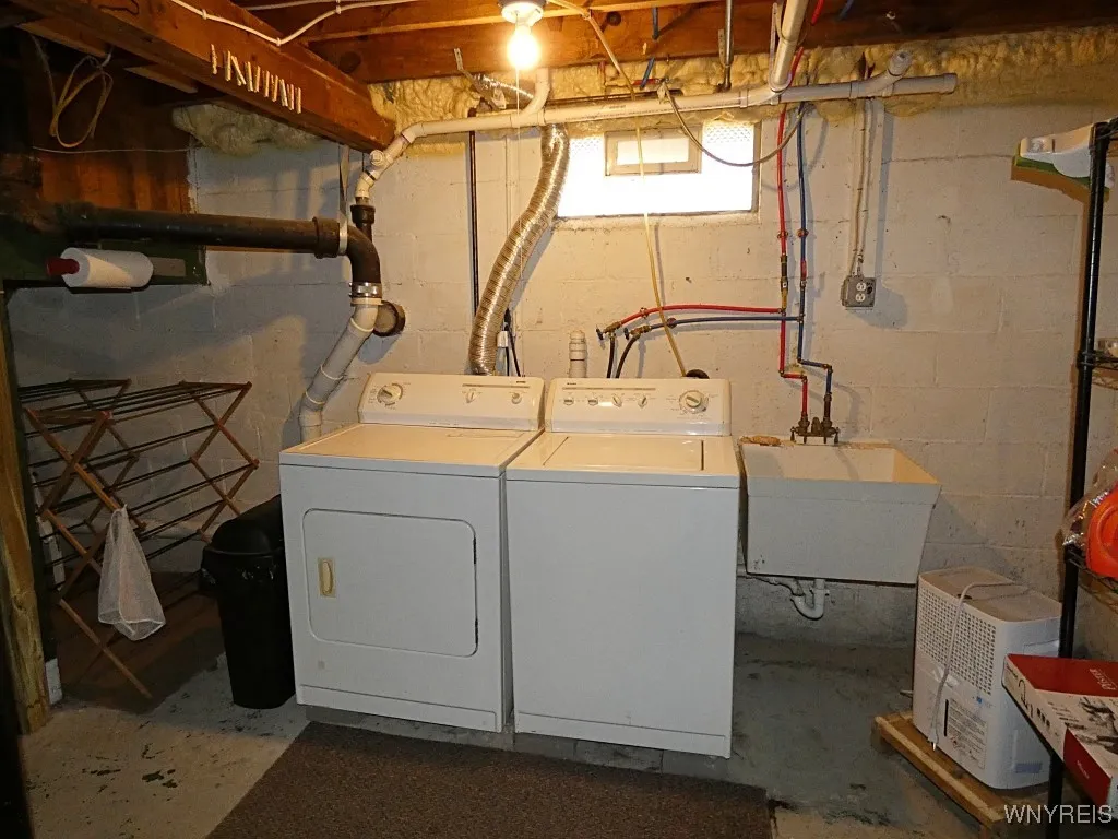 3685 South Hill Road, Hamburg, New York 14075, Hamburg, New York 14075, 3 Bedrooms Bedrooms, 8 Rooms Rooms,1 BathroomBathrooms,Residential,For Sale,3685 South Hill Road, Hamburg, New York 14075,0,B1651653