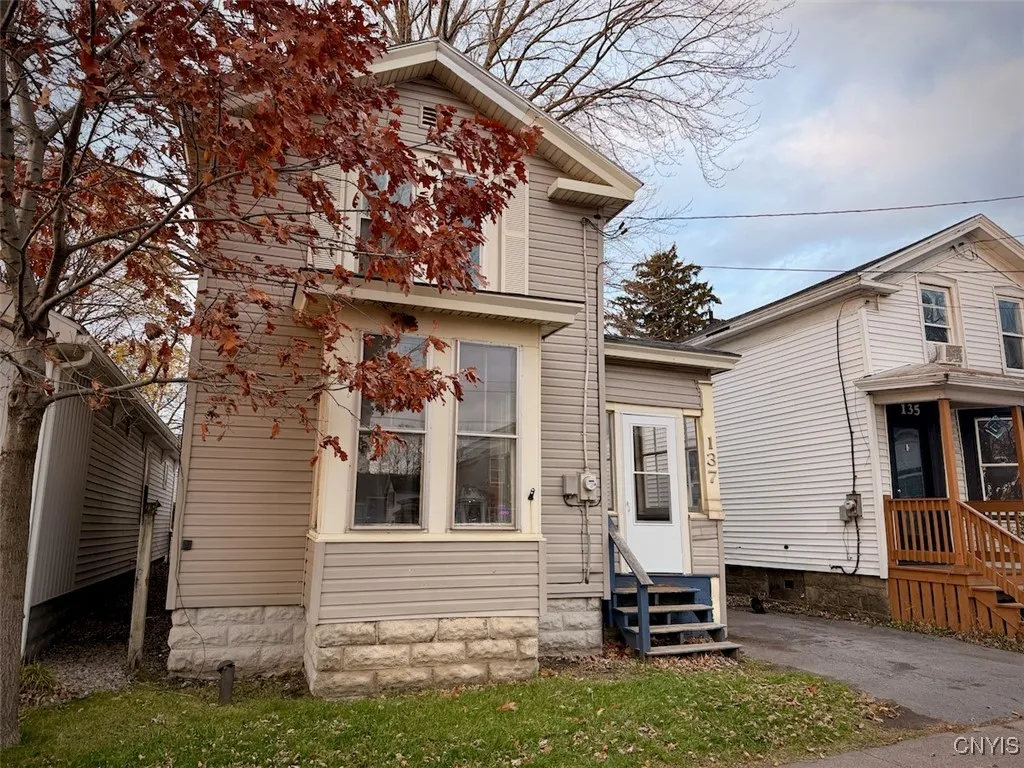 137 West Bridge Street, Oswego, New York 13126, Oswego, New York 13126, 4 Bedrooms Bedrooms, 6 Rooms Rooms,1 BathroomBathrooms,Residential,For Sale,137 West Bridge Street, Oswego, New York 13126,0,S1651689