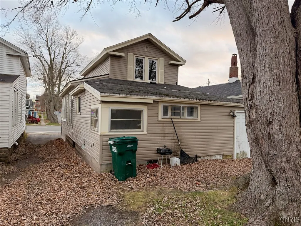 137 West Bridge Street, Oswego, New York 13126, Oswego, New York 13126, 4 Bedrooms Bedrooms, 6 Rooms Rooms,1 BathroomBathrooms,Residential,For Sale,137 West Bridge Street, Oswego, New York 13126,0,S1651689