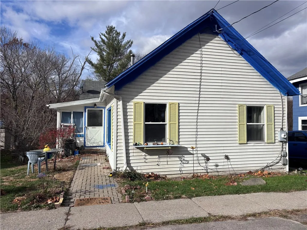 7870 North Main Street, Springwater, New York 1456, Springwater, New York 14560, 3 Bedrooms Bedrooms, 6 Rooms Rooms,1 BathroomBathrooms,Residential,For Sale,7870 North Main Street, Springwater, New York 1456,0,R1651501