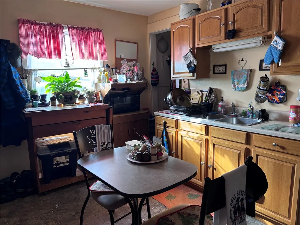 7870 North Main Street, Springwater, New York 1456, Springwater, New York 14560, 3 Bedrooms Bedrooms, 6 Rooms Rooms,1 BathroomBathrooms,Residential,For Sale,7870 North Main Street, Springwater, New York 1456,0,R1651501