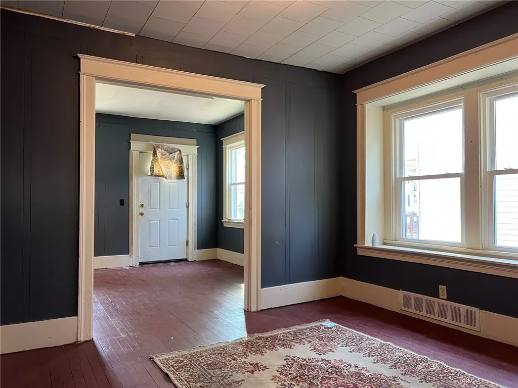 83 Warner Street, Rochester, New York 14606, Rochester, New York 14606, 4 Bedrooms Bedrooms, ,2 BathroomsBathrooms,Residential,For Sale,83 Warner Street, Rochester, New York 14606,0,R1651551