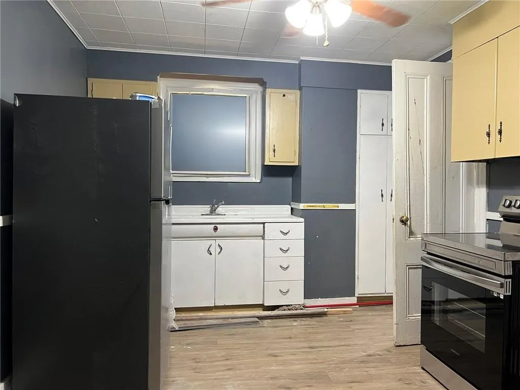 83 Warner Street, Rochester, New York 14606, Rochester, New York 14606, 4 Bedrooms Bedrooms, ,2 BathroomsBathrooms,Residential,For Sale,83 Warner Street, Rochester, New York 14606,0,R1651551