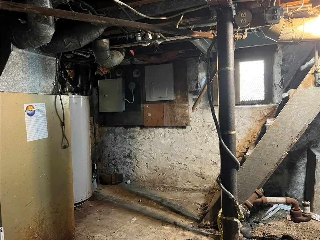 83 Warner Street, Rochester, New York 14606, Rochester, New York 14606, 4 Bedrooms Bedrooms, ,2 BathroomsBathrooms,Residential,For Sale,83 Warner Street, Rochester, New York 14606,0,R1651551