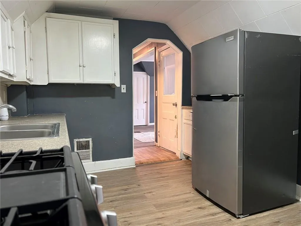 83 Warner Street, Rochester, New York 14606, Rochester, New York 14606, 4 Bedrooms Bedrooms, ,2 BathroomsBathrooms,Residential,For Sale,83 Warner Street, Rochester, New York 14606,0,R1651551