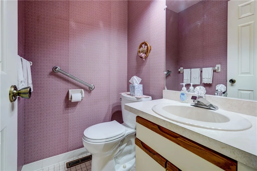 17 Chenin Run, Perinton, New York 14450, Perinton, New York 14450, 3 Bedrooms Bedrooms, 8 Rooms Rooms,2 BathroomsBathrooms,Residential,For Sale,17 Chenin Run, Perinton, New York 14450,0,R1651552