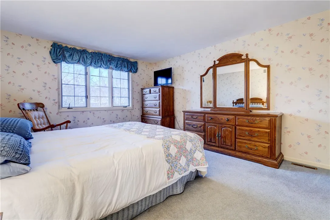 17 Chenin Run, Perinton, New York 14450, Perinton, New York 14450, 3 Bedrooms Bedrooms, 8 Rooms Rooms,2 BathroomsBathrooms,Residential,For Sale,17 Chenin Run, Perinton, New York 14450,0,R1651552