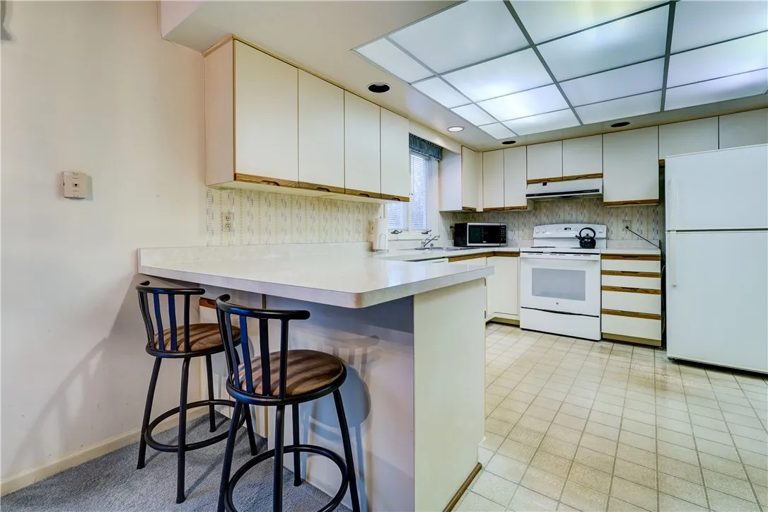 17 Chenin Run, Perinton, New York 14450, Perinton, New York 14450, 3 Bedrooms Bedrooms, 8 Rooms Rooms,2 BathroomsBathrooms,Residential,For Sale,17 Chenin Run, Perinton, New York 14450,0,R1651552