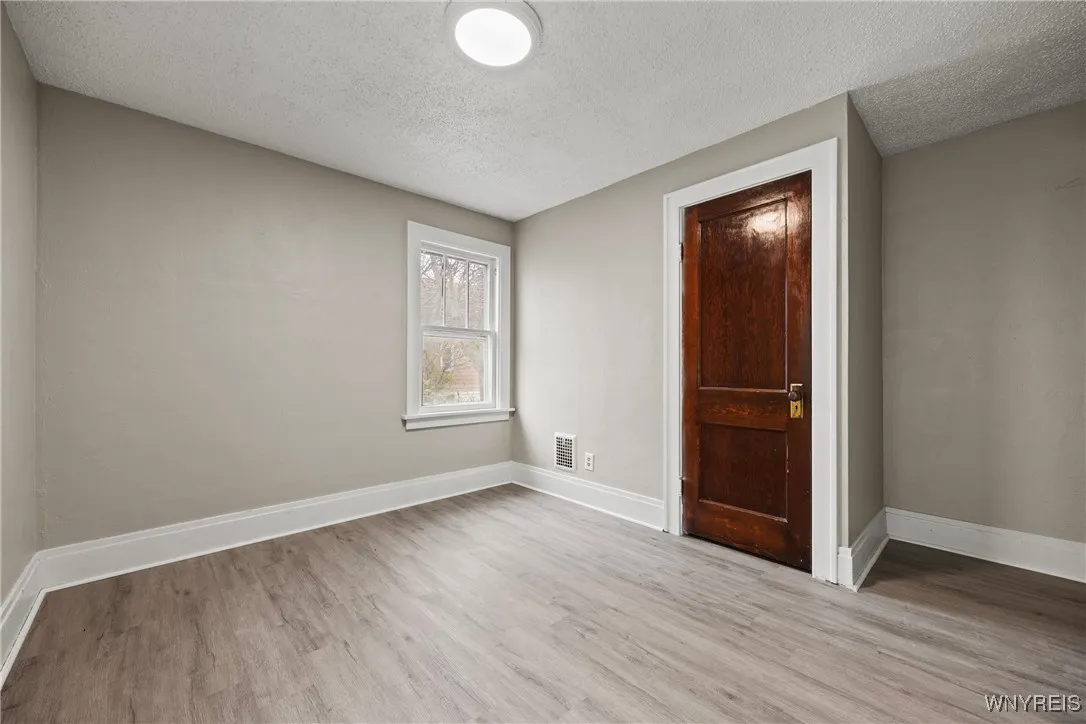 2615 Genesee Street, Cheektowaga, New York 14225, Cheektowaga, New York 14225, 2 Bedrooms Bedrooms, 5 Rooms Rooms,1 BathroomBathrooms,Residential Lease,For Rent,2615 Genesee Street, Cheektowaga, New York 14225,0,B1651680