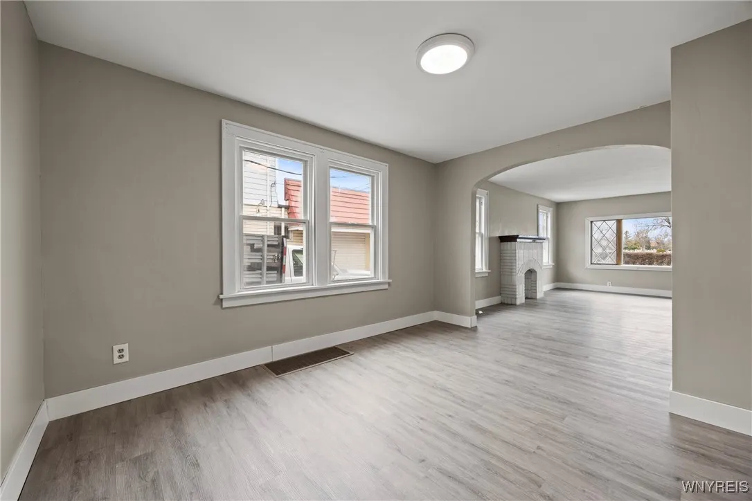 2615 Genesee Street, Cheektowaga, New York 14225, Cheektowaga, New York 14225, 2 Bedrooms Bedrooms, 5 Rooms Rooms,1 BathroomBathrooms,Residential Lease,For Rent,2615 Genesee Street, Cheektowaga, New York 14225,0,B1651680