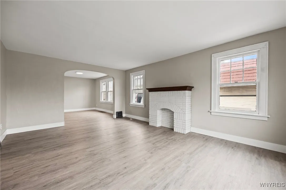 2615 Genesee Street, Cheektowaga, New York 14225, Cheektowaga, New York 14225, 2 Bedrooms Bedrooms, 5 Rooms Rooms,1 BathroomBathrooms,Residential Lease,For Rent,2615 Genesee Street, Cheektowaga, New York 14225,0,B1651680