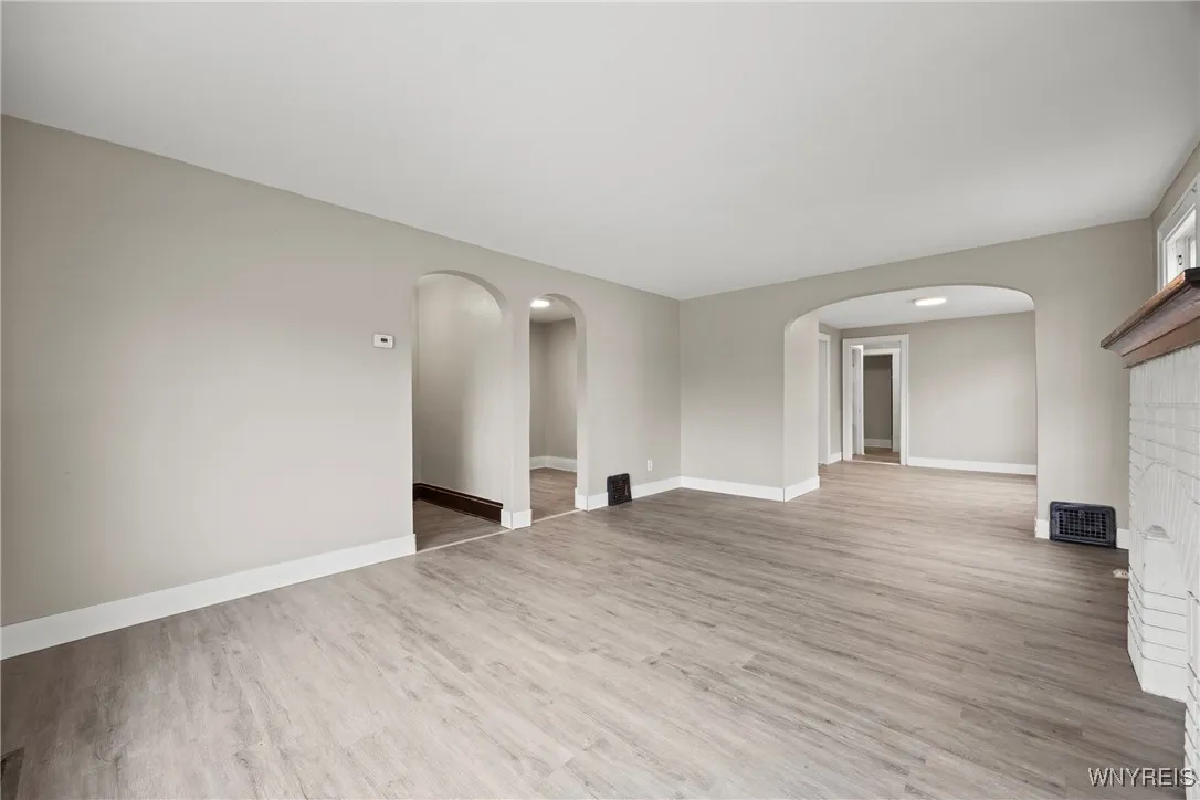 2615 Genesee Street, Cheektowaga, New York 14225, Cheektowaga, New York 14225, 2 Bedrooms Bedrooms, 5 Rooms Rooms,1 BathroomBathrooms,Residential Lease,For Rent,2615 Genesee Street, Cheektowaga, New York 14225,0,B1651680