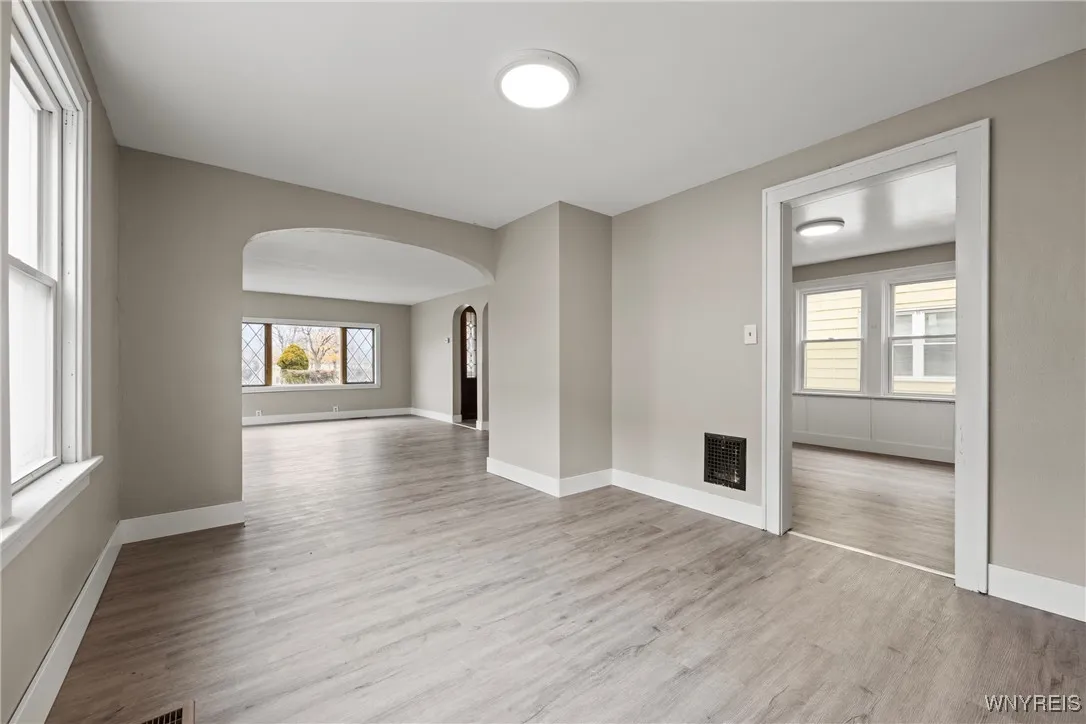 2615 Genesee Street, Cheektowaga, New York 14225, Cheektowaga, New York 14225, 2 Bedrooms Bedrooms, 5 Rooms Rooms,1 BathroomBathrooms,Residential Lease,For Rent,2615 Genesee Street, Cheektowaga, New York 14225,0,B1651680