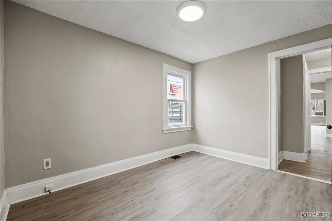 2615 Genesee Street, Cheektowaga, New York 14225, Cheektowaga, New York 14225, 2 Bedrooms Bedrooms, 5 Rooms Rooms,1 BathroomBathrooms,Residential Lease,For Rent,2615 Genesee Street, Cheektowaga, New York 14225,0,B1651680