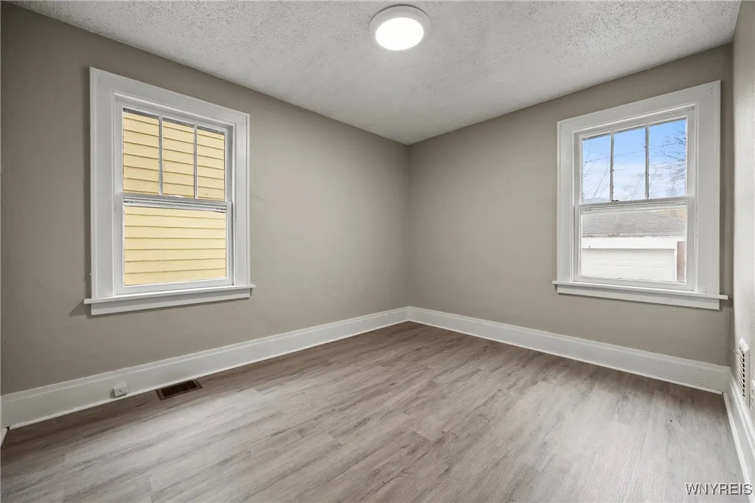 2615 Genesee Street, Cheektowaga, New York 14225, Cheektowaga, New York 14225, 2 Bedrooms Bedrooms, 5 Rooms Rooms,1 BathroomBathrooms,Residential Lease,For Rent,2615 Genesee Street, Cheektowaga, New York 14225,0,B1651680