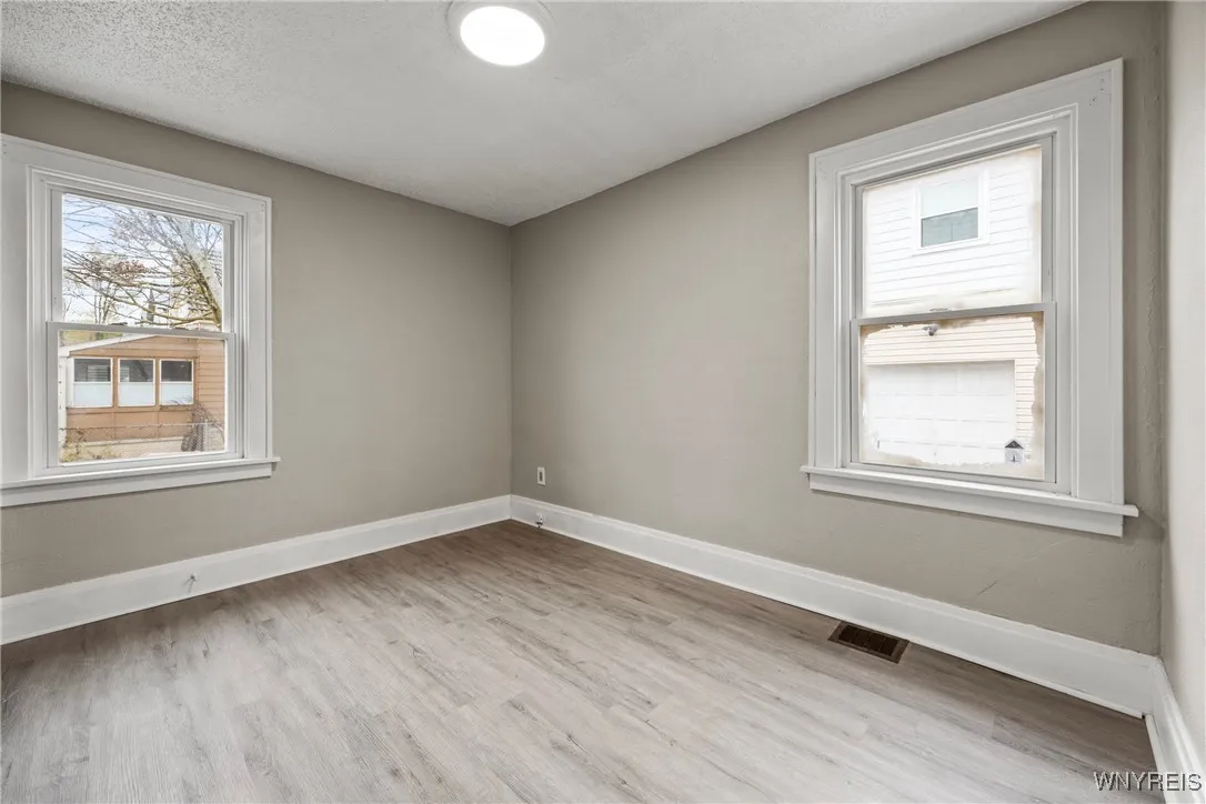 2615 Genesee Street, Cheektowaga, New York 14225, Cheektowaga, New York 14225, 2 Bedrooms Bedrooms, 5 Rooms Rooms,1 BathroomBathrooms,Residential Lease,For Rent,2615 Genesee Street, Cheektowaga, New York 14225,0,B1651680