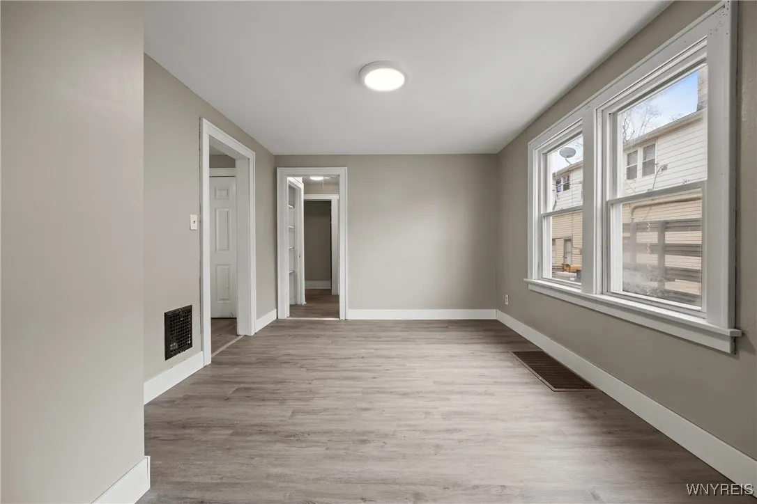 2615 Genesee Street, Cheektowaga, New York 14225, Cheektowaga, New York 14225, 2 Bedrooms Bedrooms, 5 Rooms Rooms,1 BathroomBathrooms,Residential Lease,For Rent,2615 Genesee Street, Cheektowaga, New York 14225,0,B1651680