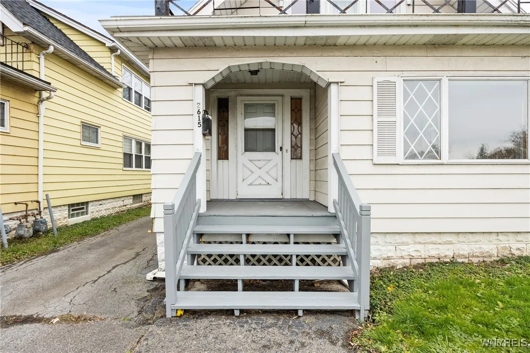 2615 Genesee Street, Cheektowaga, New York 14225, Cheektowaga, New York 14225, 2 Bedrooms Bedrooms, 5 Rooms Rooms,1 BathroomBathrooms,Residential Lease,For Rent,2615 Genesee Street, Cheektowaga, New York 14225,0,B1651680