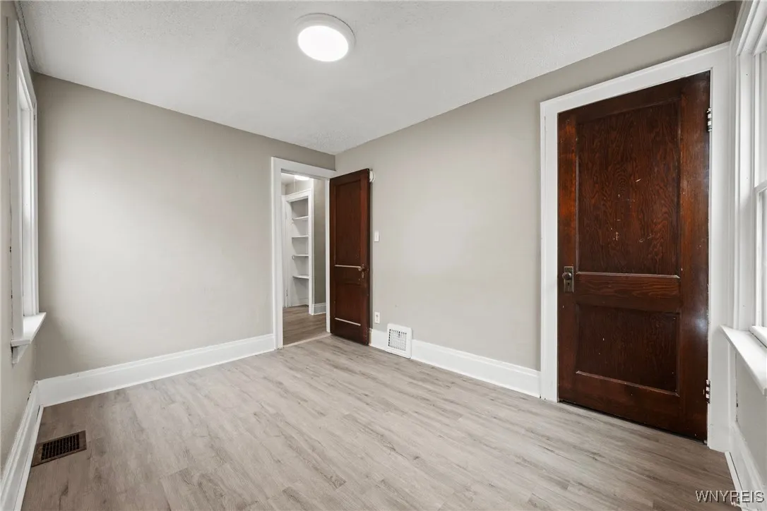 2615 Genesee Street, Cheektowaga, New York 14225, Cheektowaga, New York 14225, 2 Bedrooms Bedrooms, 5 Rooms Rooms,1 BathroomBathrooms,Residential Lease,For Rent,2615 Genesee Street, Cheektowaga, New York 14225,0,B1651680