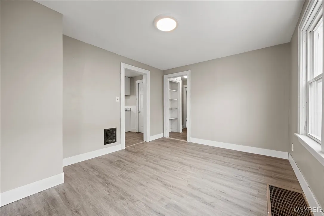 2615 Genesee Street, Cheektowaga, New York 14225, Cheektowaga, New York 14225, 2 Bedrooms Bedrooms, 5 Rooms Rooms,1 BathroomBathrooms,Residential Lease,For Rent,2615 Genesee Street, Cheektowaga, New York 14225,0,B1651680