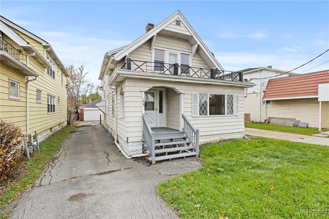 2615 Genesee Street, Cheektowaga, New York 14225, Cheektowaga, New York 14225, 2 Bedrooms Bedrooms, 5 Rooms Rooms,1 BathroomBathrooms,Residential Lease,For Rent,2615 Genesee Street, Cheektowaga, New York 14225,0,B1651680