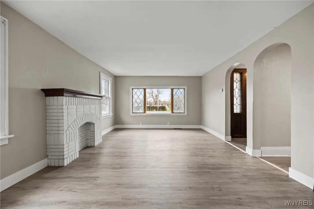 2615 Genesee Street, Cheektowaga, New York 14225, Cheektowaga, New York 14225, 2 Bedrooms Bedrooms, 5 Rooms Rooms,1 BathroomBathrooms,Residential Lease,For Rent,2615 Genesee Street, Cheektowaga, New York 14225,0,B1651680