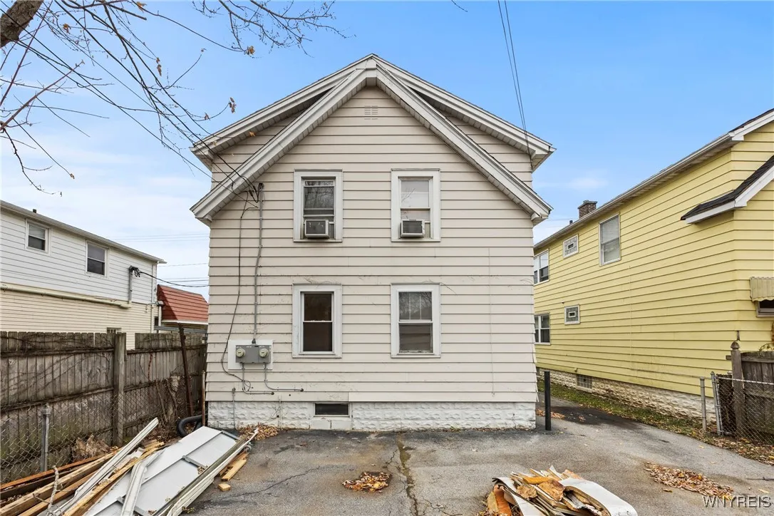2615 Genesee Street, Cheektowaga, New York 14225, Cheektowaga, New York 14225, 2 Bedrooms Bedrooms, 5 Rooms Rooms,1 BathroomBathrooms,Residential Lease,For Rent,2615 Genesee Street, Cheektowaga, New York 14225,0,B1651680