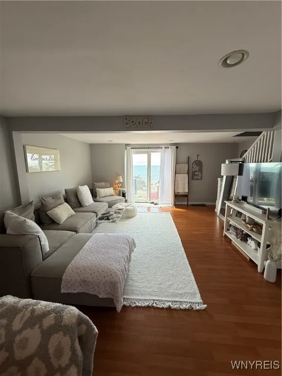 4890 Lakeshore, Hamburg, New York 14075, Hamburg, New York 14075, 1 Bedroom Bedrooms, 3 Rooms Rooms,1 BathroomBathrooms,Residential Lease,For Rent,4890 Lakeshore, Hamburg, New York 14075,0,B1650893