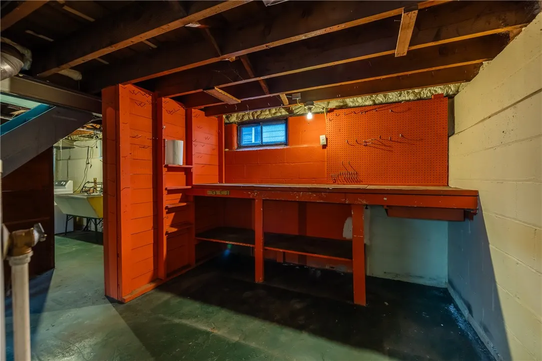 131 Langford Road, Rochester, New York 14615, Rochester, New York 14615, 2 Bedrooms Bedrooms, 4 Rooms Rooms,1 BathroomBathrooms,Residential,For Sale,131 Langford Road, Rochester, New York 14615,0,R1647505