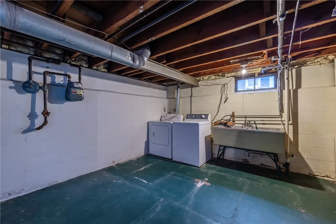 131 Langford Road, Rochester, New York 14615, Rochester, New York 14615, 2 Bedrooms Bedrooms, 4 Rooms Rooms,1 BathroomBathrooms,Residential,For Sale,131 Langford Road, Rochester, New York 14615,0,R1647505