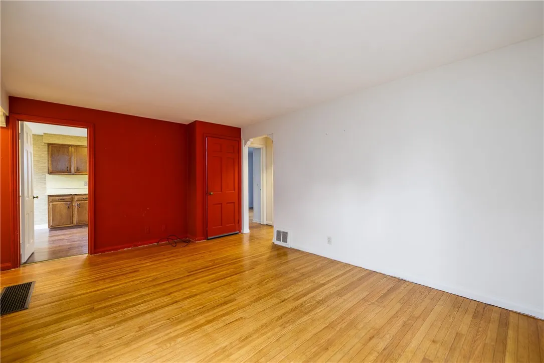 131 Langford Road, Rochester, New York 14615, Rochester, New York 14615, 2 Bedrooms Bedrooms, 4 Rooms Rooms,1 BathroomBathrooms,Residential,For Sale,131 Langford Road, Rochester, New York 14615,0,R1647505