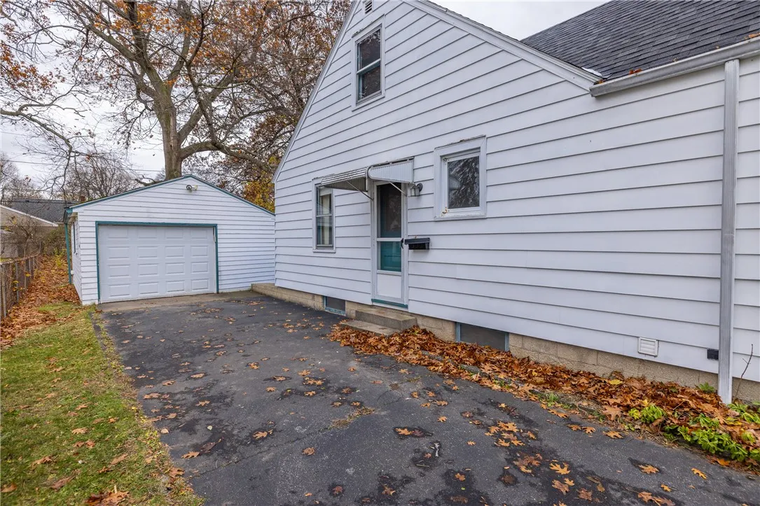 131 Langford Road, Rochester, New York 14615, Rochester, New York 14615, 2 Bedrooms Bedrooms, 4 Rooms Rooms,1 BathroomBathrooms,Residential,For Sale,131 Langford Road, Rochester, New York 14615,0,R1647505