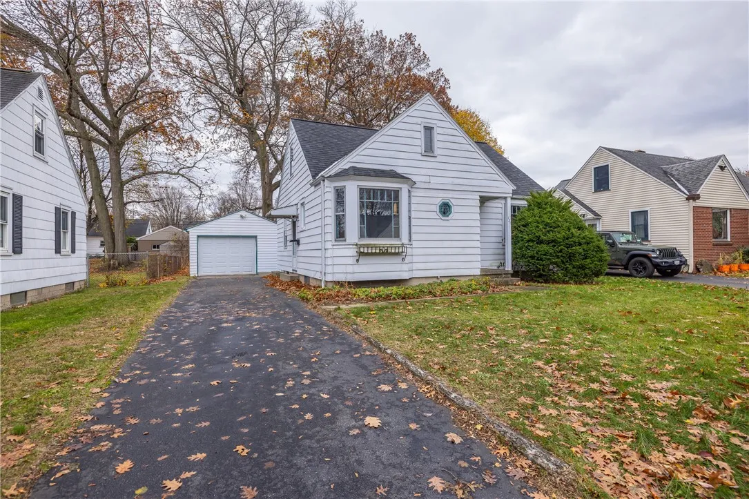 131 Langford Road, Rochester, New York 14615, Rochester, New York 14615, 2 Bedrooms Bedrooms, 4 Rooms Rooms,1 BathroomBathrooms,Residential,For Sale,131 Langford Road, Rochester, New York 14615,0,R1647505
