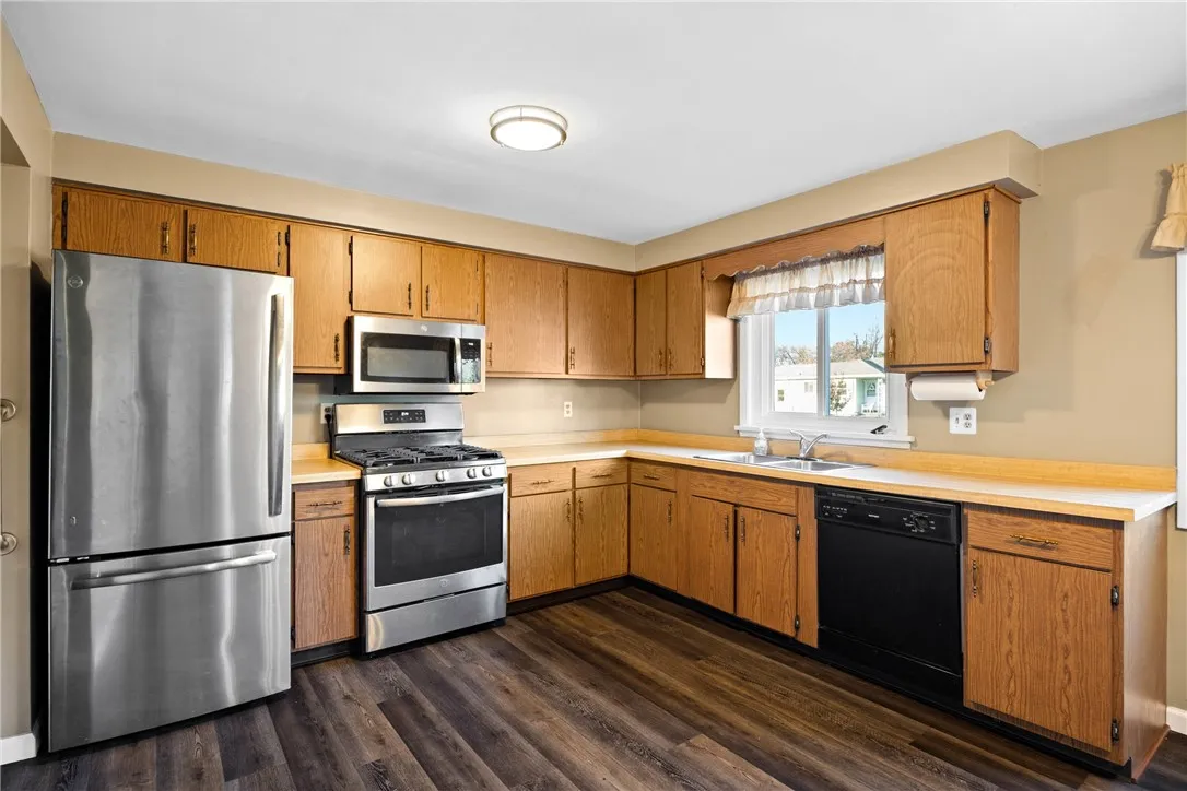 1145 Whitlock Road, Irondequoit, New York 14609, Irondequoit, New York 14609, 3 Bedrooms Bedrooms, 6 Rooms Rooms,1 BathroomBathrooms,Residential,For Sale,1145 Whitlock Road, Irondequoit, New York 14609,0,R1644569