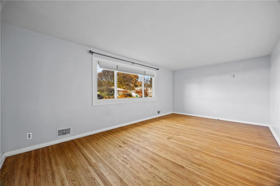 1145 Whitlock Road, Irondequoit, New York 14609, Irondequoit, New York 14609, 3 Bedrooms Bedrooms, 6 Rooms Rooms,1 BathroomBathrooms,Residential,For Sale,1145 Whitlock Road, Irondequoit, New York 14609,0,R1644569