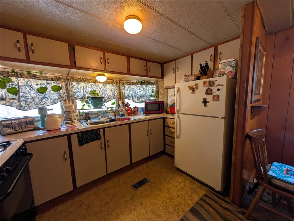 210 Summit Road, Foster Town, Pennsylvania 16701, Foster Town, Pennsylvania 16701, 2 Bedrooms Bedrooms, 5 Rooms Rooms,1 BathroomBathrooms,Residential,For Sale,210 Summit Road, Foster Town, Pennsylvania 16701,0,R1651713