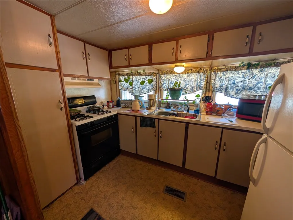 210 Summit Road, Foster Town, Pennsylvania 16701, Foster Town, Pennsylvania 16701, 2 Bedrooms Bedrooms, 5 Rooms Rooms,1 BathroomBathrooms,Residential,For Sale,210 Summit Road, Foster Town, Pennsylvania 16701,0,R1651713