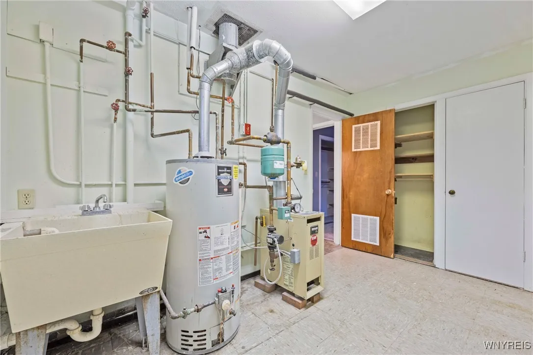 1118 La Salle Avenue, Grand Island, New York 14072, Grand Island, New York 14072, 3 Bedrooms Bedrooms, 7 Rooms Rooms,2 BathroomsBathrooms,Residential,For Sale,1118 La Salle Avenue, Grand Island, New York 14072,0,B1642070