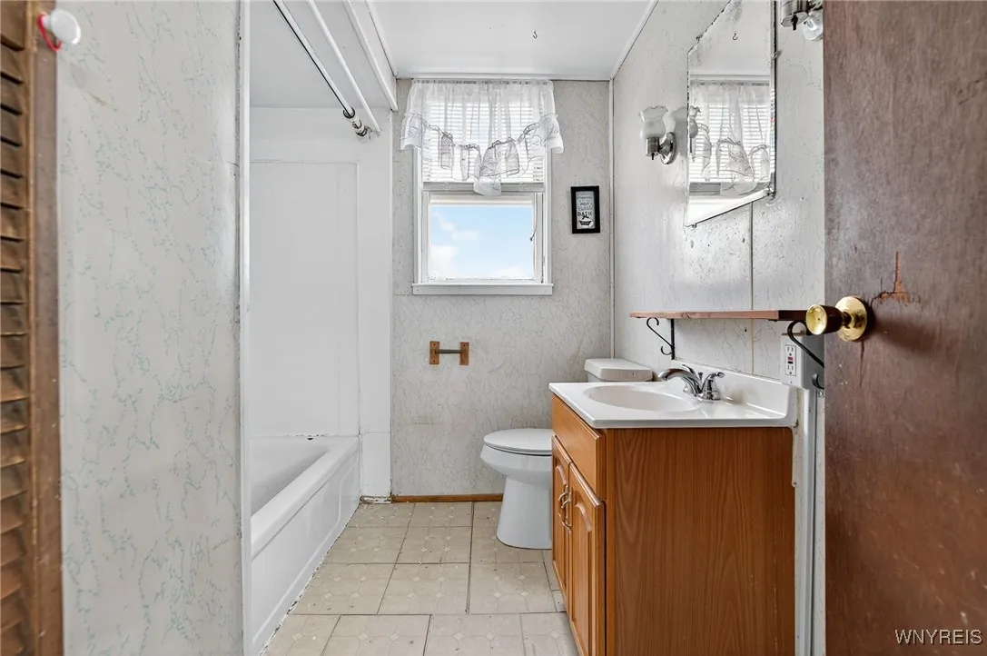 221 Kirby Avenue, Lackawanna, New York 14218, Lackawanna, New York 14218, 3 Bedrooms Bedrooms, ,2 BathroomsBathrooms,Residential,For Sale,221 Kirby Avenue, Lackawanna, New York 14218,0,B1651626