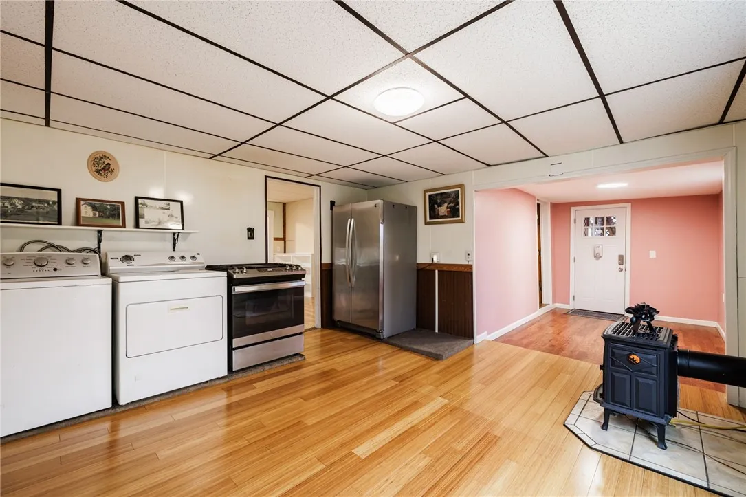 4451 Old Ridge Road, Williamson, New York 14589, Williamson, New York 14589, 6 Bedrooms Bedrooms, 9 Rooms Rooms,1 BathroomBathrooms,Residential,For Sale,4451 Old Ridge Road, Williamson, New York 14589,0,R1651431