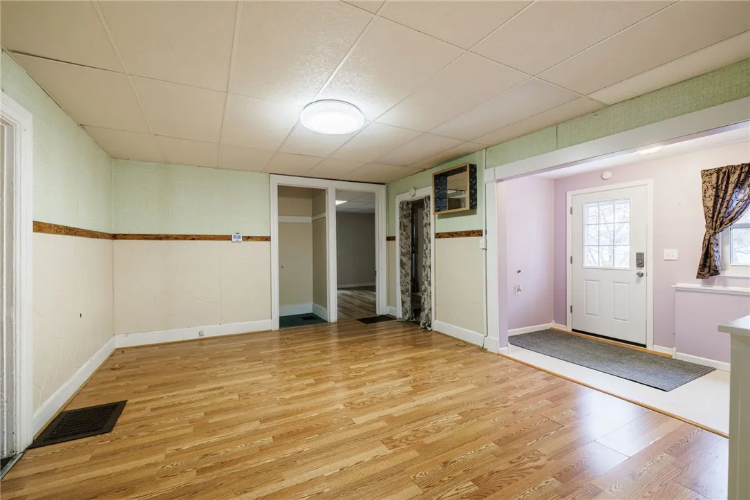 4451 Old Ridge Road, Williamson, New York 14589, Williamson, New York 14589, 6 Bedrooms Bedrooms, 9 Rooms Rooms,1 BathroomBathrooms,Residential,For Sale,4451 Old Ridge Road, Williamson, New York 14589,0,R1651431