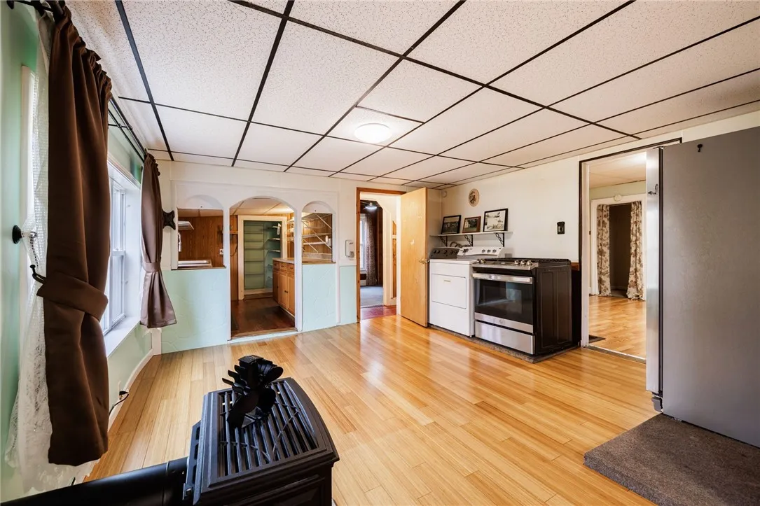 4451 Old Ridge Road, Williamson, New York 14589, Williamson, New York 14589, 6 Bedrooms Bedrooms, 9 Rooms Rooms,1 BathroomBathrooms,Residential,For Sale,4451 Old Ridge Road, Williamson, New York 14589,0,R1651431