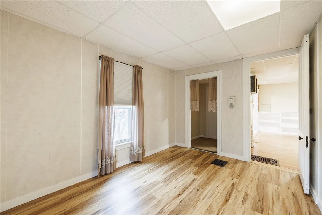 4451 Old Ridge Road, Williamson, New York 14589, Williamson, New York 14589, 6 Bedrooms Bedrooms, 9 Rooms Rooms,1 BathroomBathrooms,Residential,For Sale,4451 Old Ridge Road, Williamson, New York 14589,0,R1651431